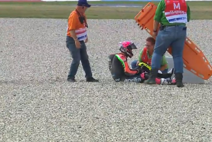 Aleix Espargaro crash di FP1 MotoGP Belanda