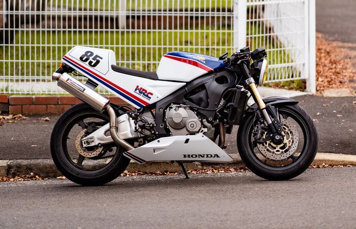 Tertarik bikin motor era 1980an juga?