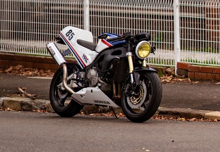 Subframe dirombak jadi makin nunggin dan diberi buntut jadul