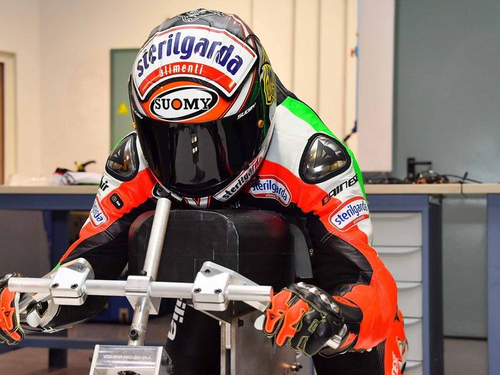 Max Biaggi seting posisi duduk