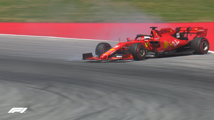 Sebastian Vettel tergelincir di FP2 F1 Austria