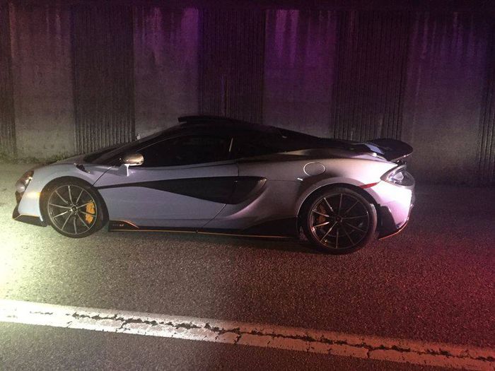 McLaren 600LT yang diberhentikan oleh kepolisian Vancouver karena melaju kencang melebihi batas kecepatan.