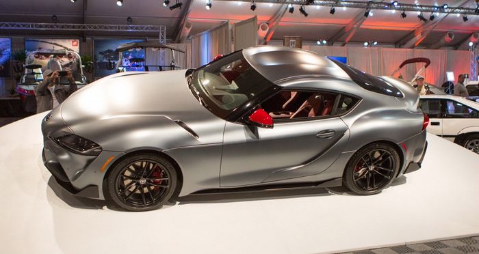 Toyota Supra 2020 pertama akhirnya diterima oleh pemenang lelang.