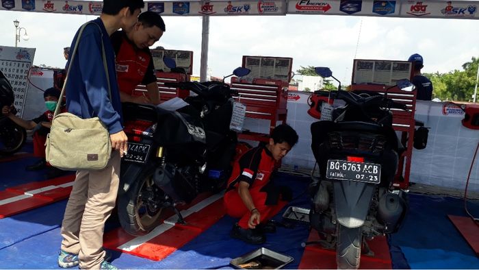 Kegiatan servis gratis dari Maxi Yamaha Day 2019 di Palembang