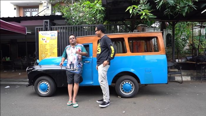 Potret Morris Minor 'oplet Si Doel' milik Rano Karno, pernah ditawar Rp 1 miliar. 