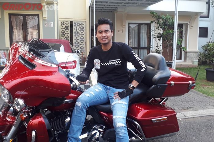 Tantowi Ahmad bersama Harley-Davidson Ultra kesayangannya