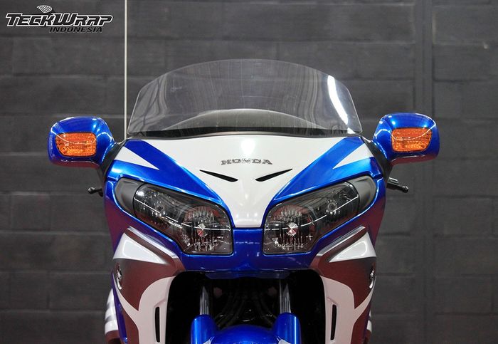 Proses pemasangan sangat detail karena harus membuka panel lebih dulu