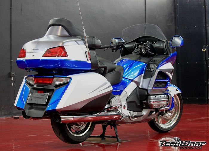 Kombinasi 3 warna yakni biru, putih, dan abu-abu dari TeckWrap