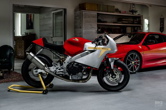 Joknya dibuat single seat