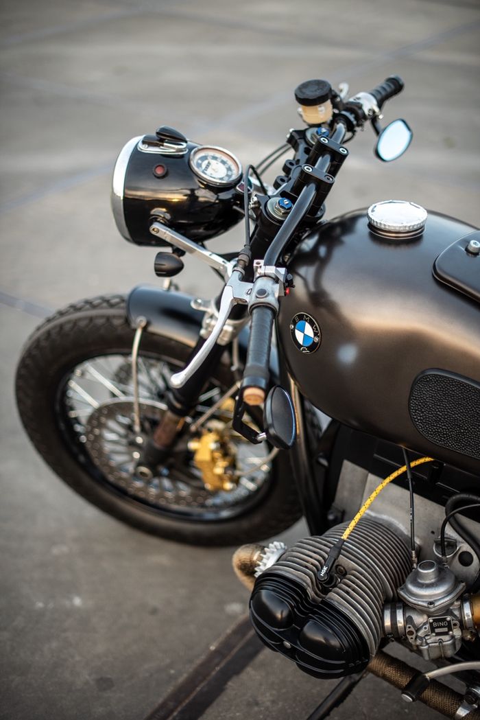 Setang Superbike terpasang terbalik biar posisi riding makin sporty