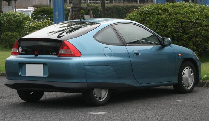 Begini nih Honda Insight ZE1 kalau dilihat dari belakang