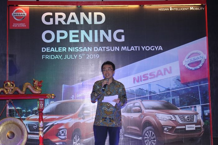 Masato Nakamura (Direktur, PT. Nissan Motor Indonesia) memberi sambutan pembuka dalam acara peresmian konsep baru Nissan Datsun Mlati.