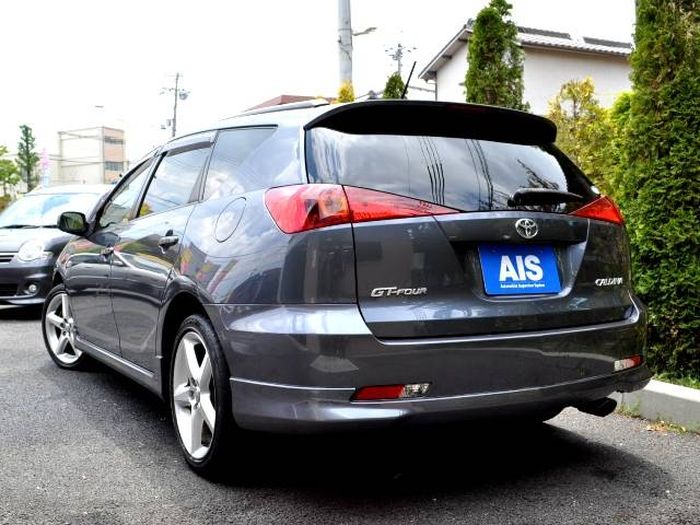Toyota Caldina GT-Four N Edition tampak belakang