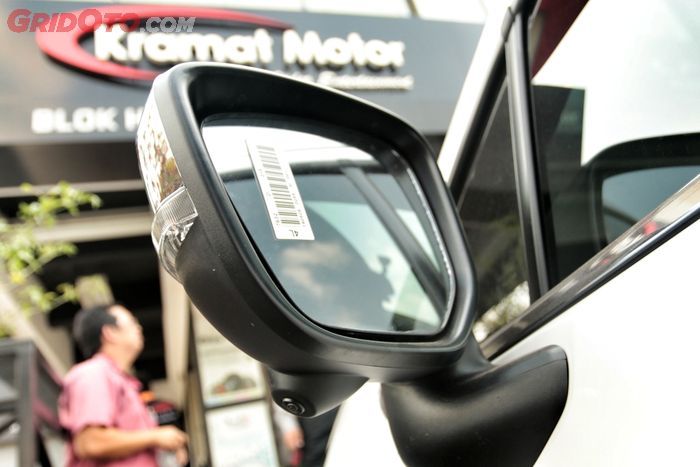 Cover spion bawah hasil molding pabrikan