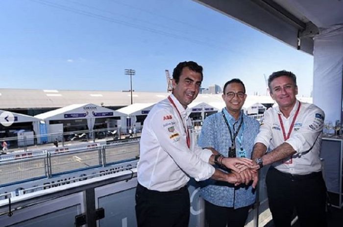 Anies Baswedan (tengah) saat bersama Alejandro Agag (kiri) dan juga Alberto Longo di Formula E New York