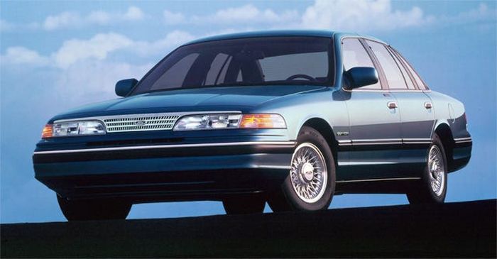 Ford Crown Vic yang turut direcall pada 1996