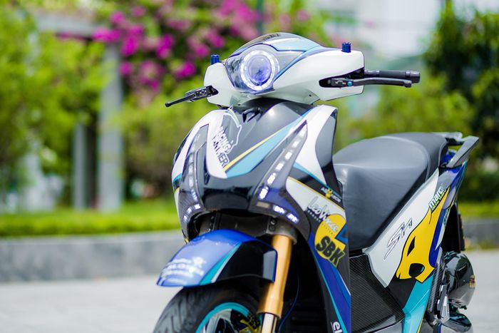 Perpaduan warnanya bikin tambah sporty