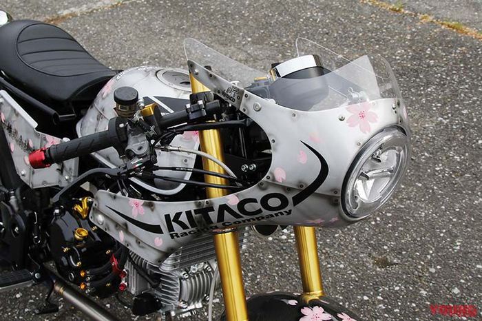 Pakai fairing model klasik biar makin kuat aura cafe racernya