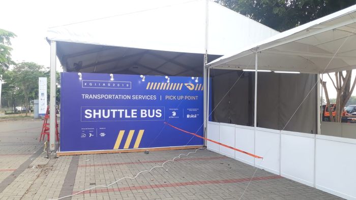 Shuttle bus di event GIIAS 2019