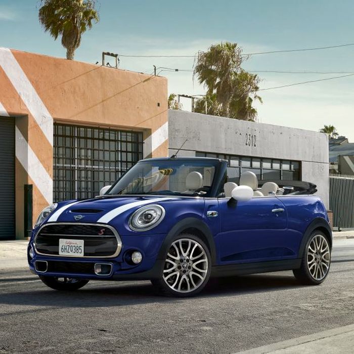 Mini Cooper S Cabrio dibanderol Rp 1,01 miliar