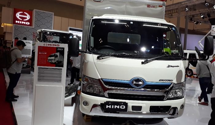 Truk Hino Dutro Hybrid di GIIAS 2019
