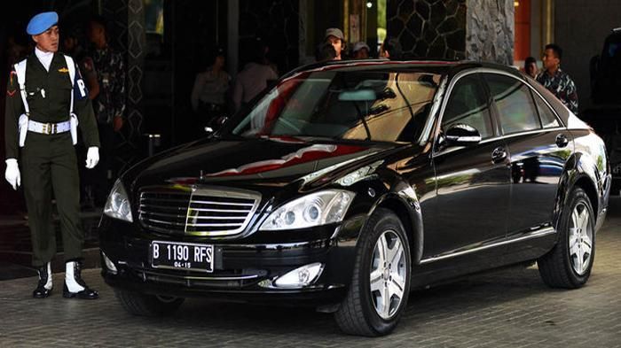 Mercedes-Benz S600 Pullman Guard