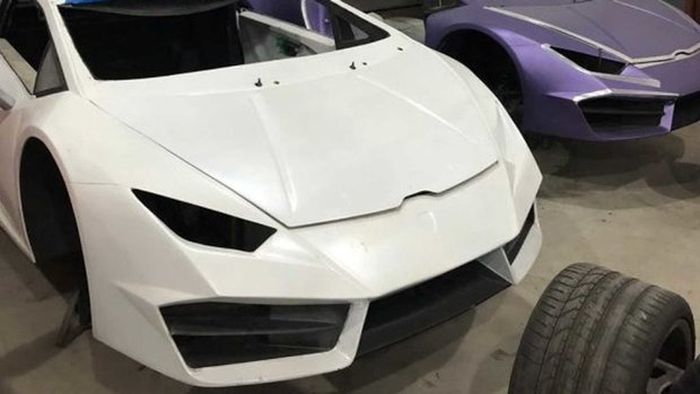 Terlihat seperti asli, namun ini bodi KW Lamborghini Aventador yang baru dalam proses pembuatan