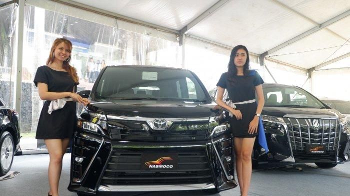 Toyota Voxy dan Alphard dipamerkan oleh Nasmoco