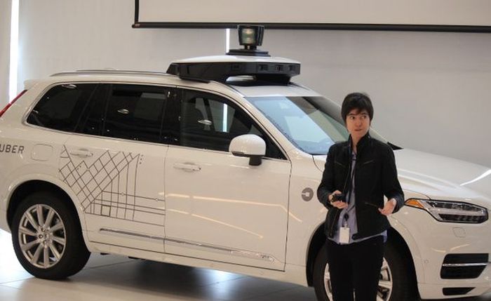Raquel Urtasun mengenalkan taksi online otonom Uber yang mereka kembangkan