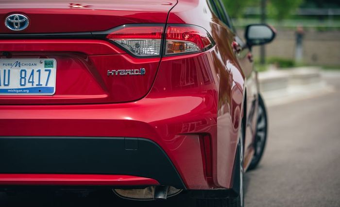 Emblem Hybrid Toyota Corolla 