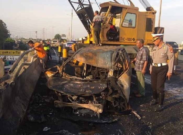 Kondisi Toyota Calya yang terlibat kecelakaan dengan truk tangki Pertamina