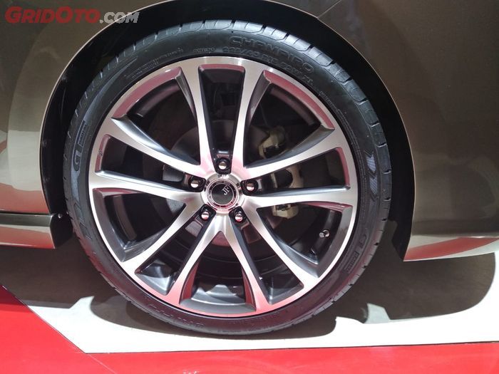 Pelek palang ganda JF Luxury dual-tone ukuran 18 inci