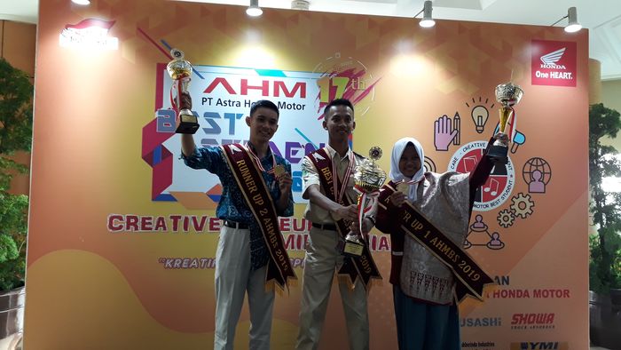 Para pemenang AHM Best Student 2019
