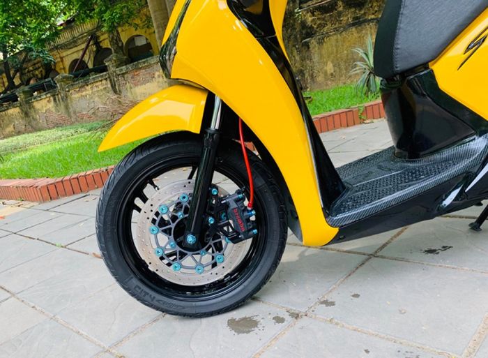 Cakram depannya pakai punya Yamaha R1