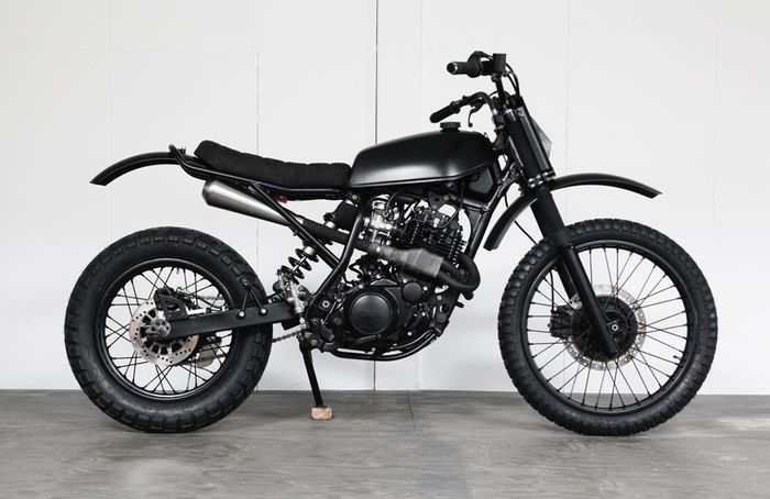 Bagian subframe dirombak ulang dan diberi jok serta tangki baru