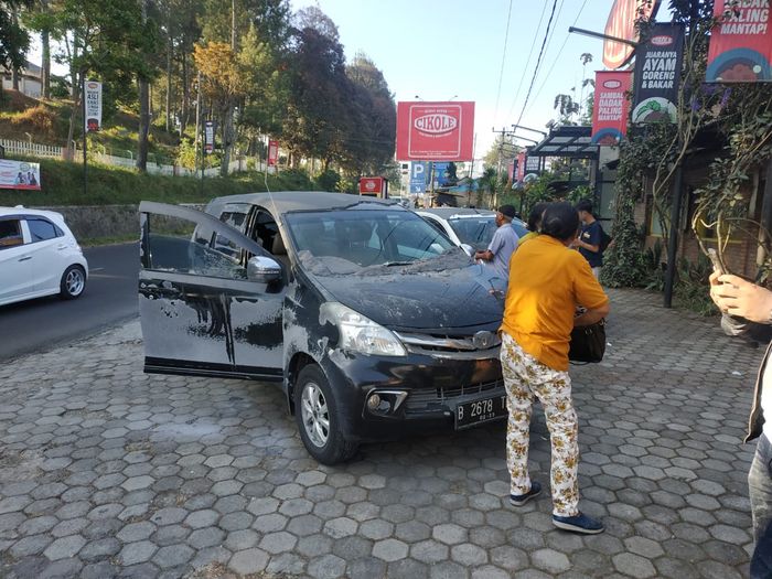 Toyota Avanza terdampak abu vulkanik erupsi Gunung Tangkuban Perahu