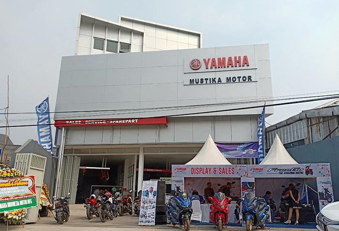 Dealer Yamaha Mustika Pondok Arena Grand Opening hari Minggu lalu (26/7)