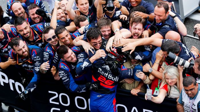 Podium sebelumnya yang diraih Red Bull Toro Rosso Honda juga didapatkan lewat Daniil Kvyat
