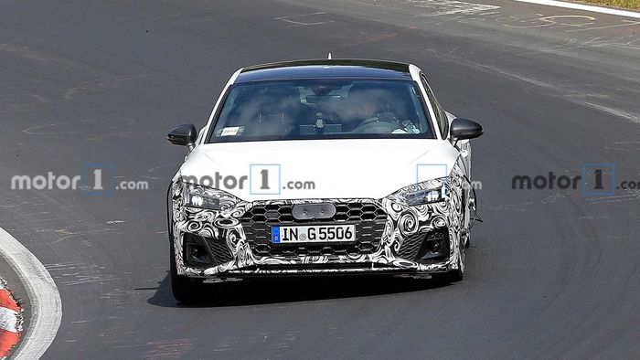 Audi S5 Sportback di lintasan di N&uuml;rburgring