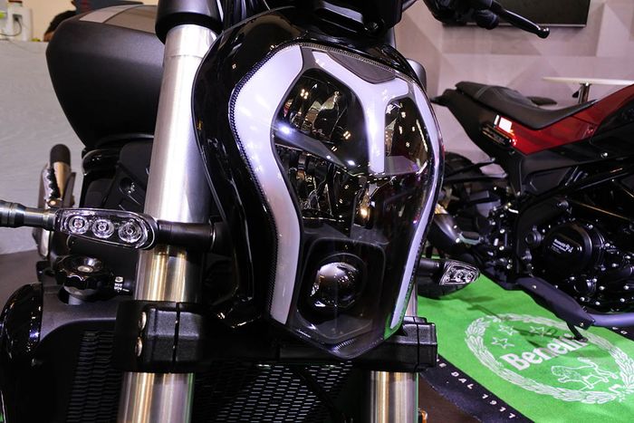 Lampu depan Benelli 502C