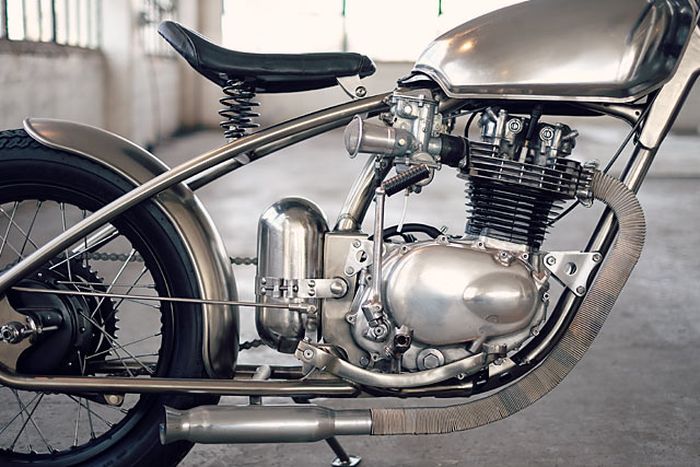 Exhaust wrap-nya dari senar gitar bass dong