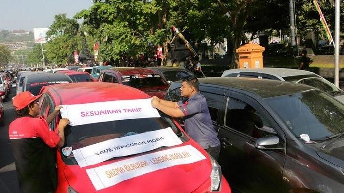 Ungkapan perasahaan dari driver online saat demo di depan Kantor Gubernur Jawa Tengah.