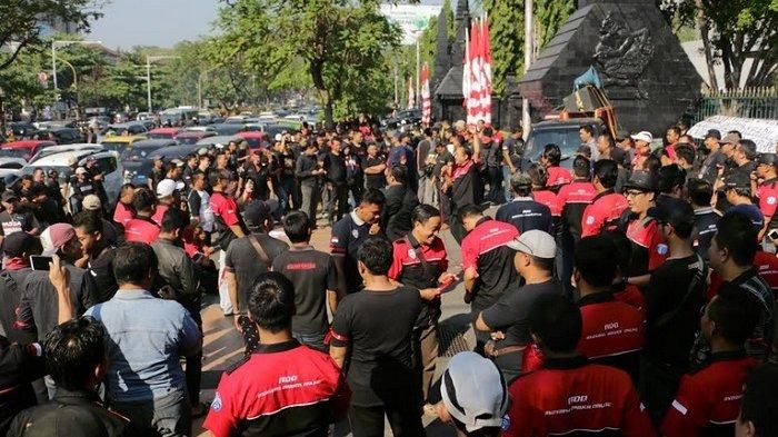Aksi ribuan driver online dari wilayah Kota Semarang, Salatiga, Ungaran dan Kabupaten Semarang.
