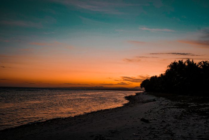 Mentari tampak merona dikala senja 