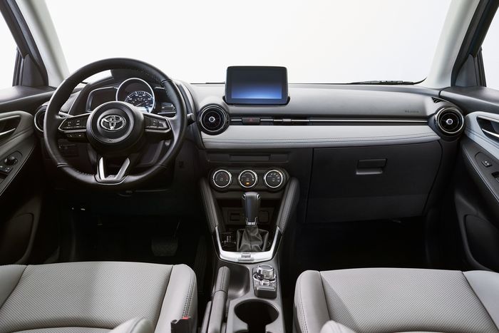 Bentuk kokpit dan panel instrumen pada All-new Toyota Yaris 2020