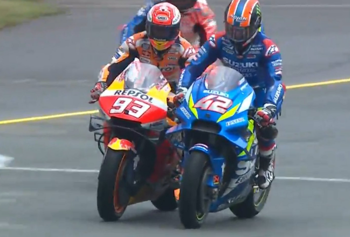Alex Rins dan Marc Marquez bersitegang di trek pada kualifikasi MotoGP Ceko
