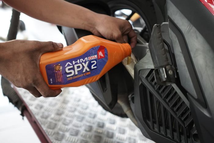 Motor matic Honda pakai oli mesin AHM SPX-2 Oil 0.8ml.