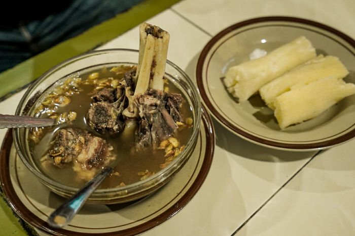 Kaledo nikmat dimakan dengan singkong rebus