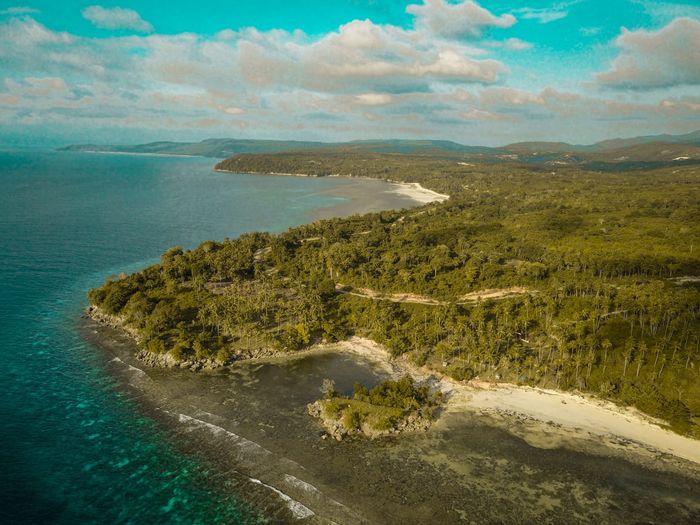 Gambar udara gugusan pantai di kabupaten Donggala