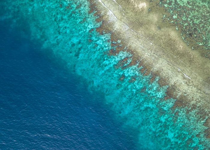 Perpaduan warna yang indah di laut Donggala ketika difoto dari udara